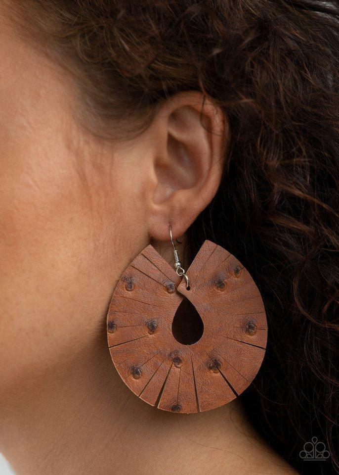 Paparazzi Jewelry Earrings Palm Islands - Brown