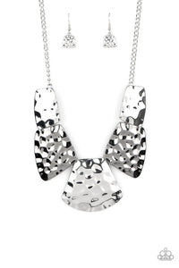 Paparazzi Jewelry Necklace HAUTE Plates - Silver