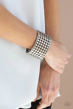 Load image into Gallery viewer, Paparazzi Jewelry Bracelet Cool and CONNECTED