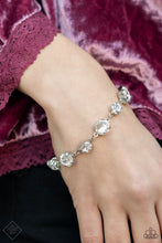 Load image into Gallery viewer, Paparazzi Jewelry Fashion Fix Fiercely 5th Avenue 0222