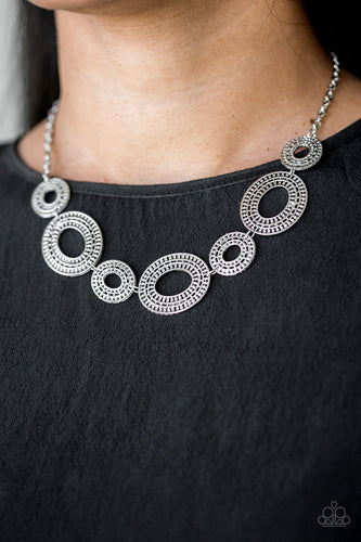 Paparazzi Jewelry Necklace Basically Baltic - Silver