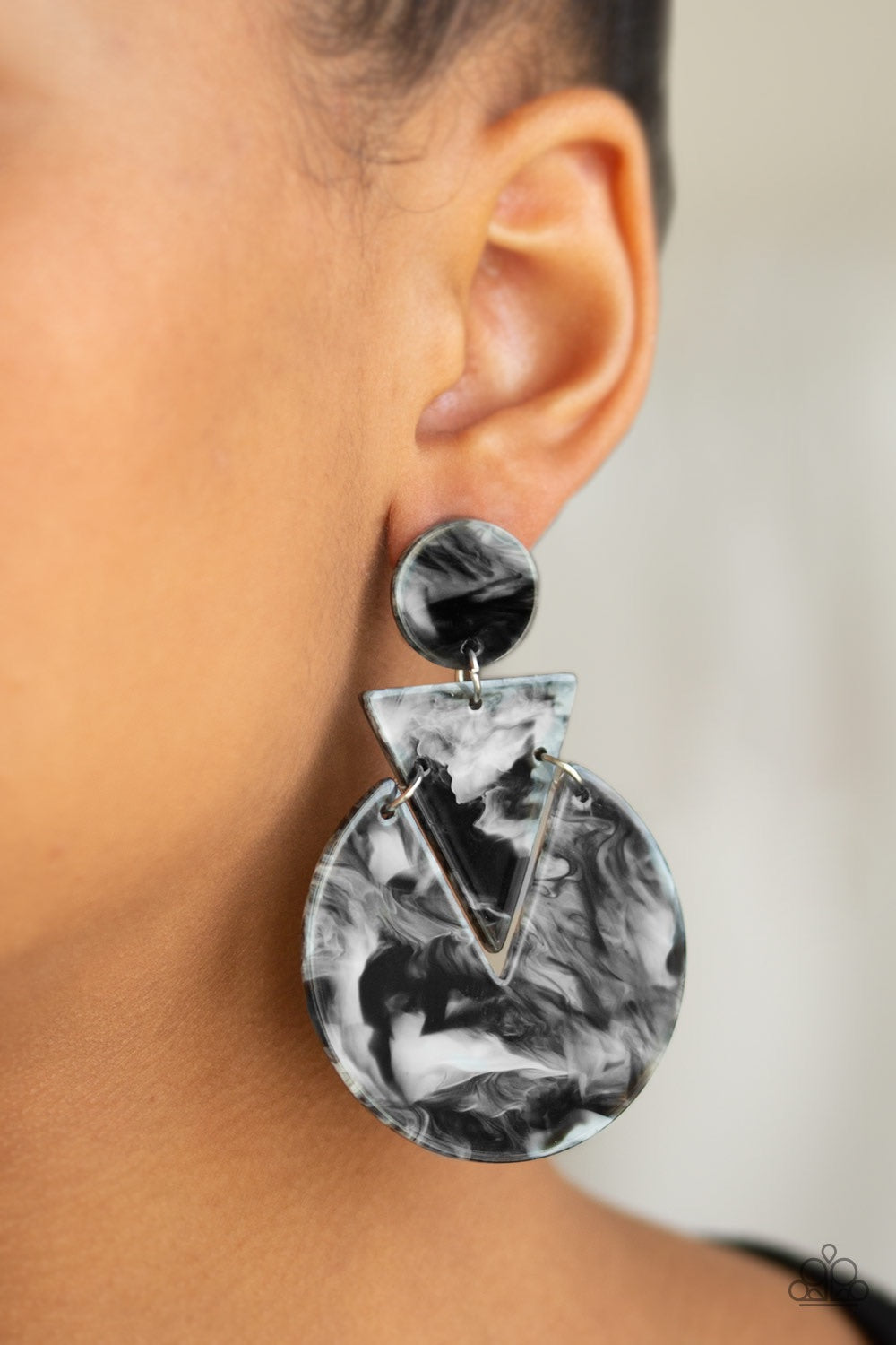 Paparazzi Jewelry Earrings Head Under WATERCOLORS - Black