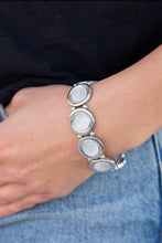 Load image into Gallery viewer, Paparazzi Jewelry Bracelet Muster Up The Luster - Green