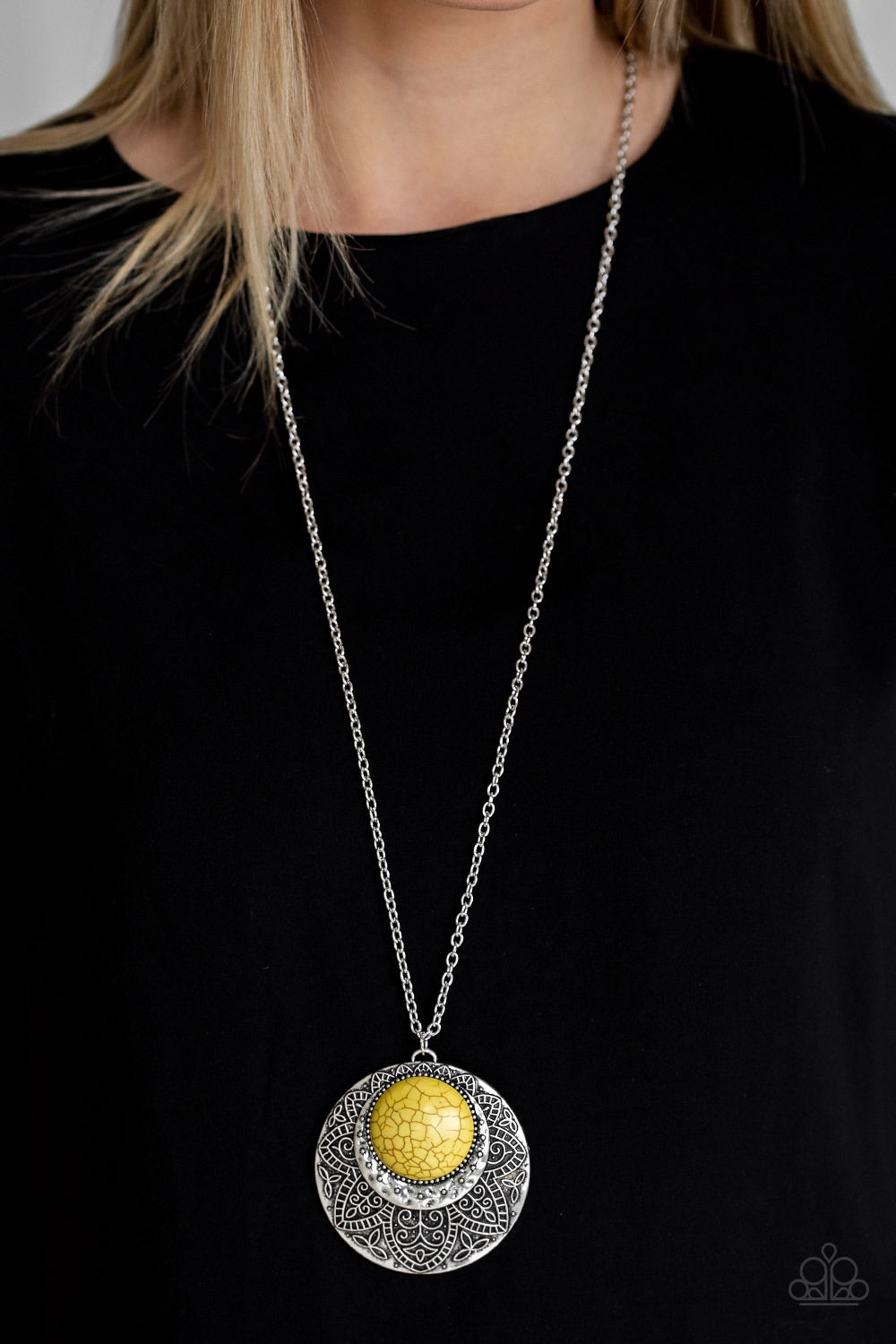Paparazzi Jewelry Necklace Medallion Meadow - Yellow