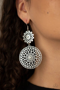 Paparazzi Jewelry Earrings Garden Mantra - White