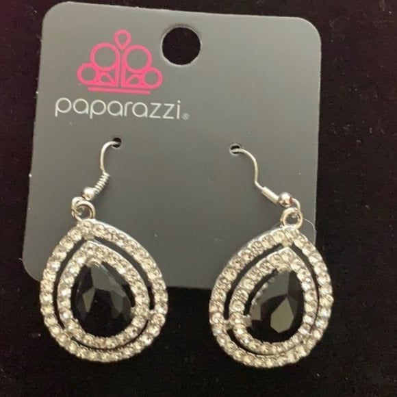 Paparazzi Jewelry Earrings Millionaire Debonair Black