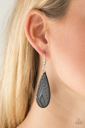 Paparazzi Jewelry Earrings Get In The Groove - Black