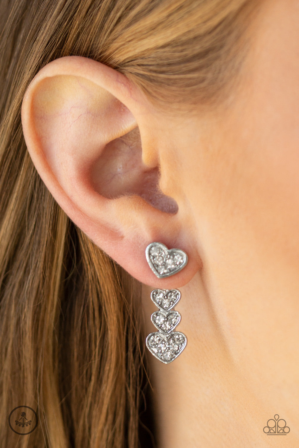 Paparazzi Jewelry Earrings Heartthrob Twinkle - White