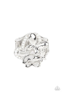 Paparazzi Jewelry Ring Fluttering Flashback - White