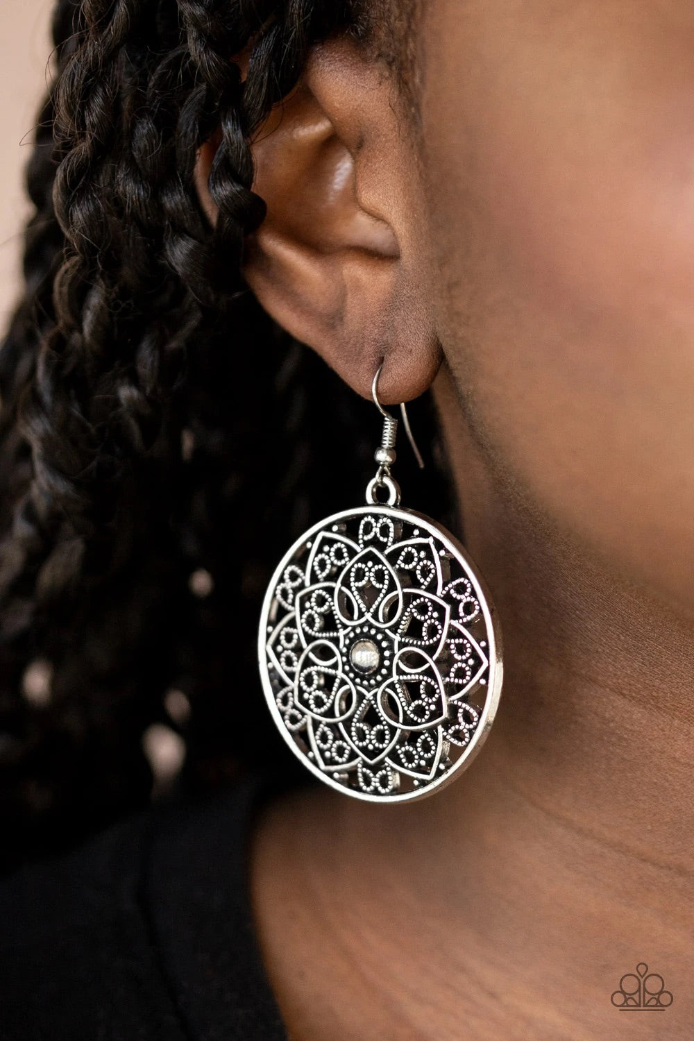 Paparazzi Jewelry Earrings  Petal Prana - Silver